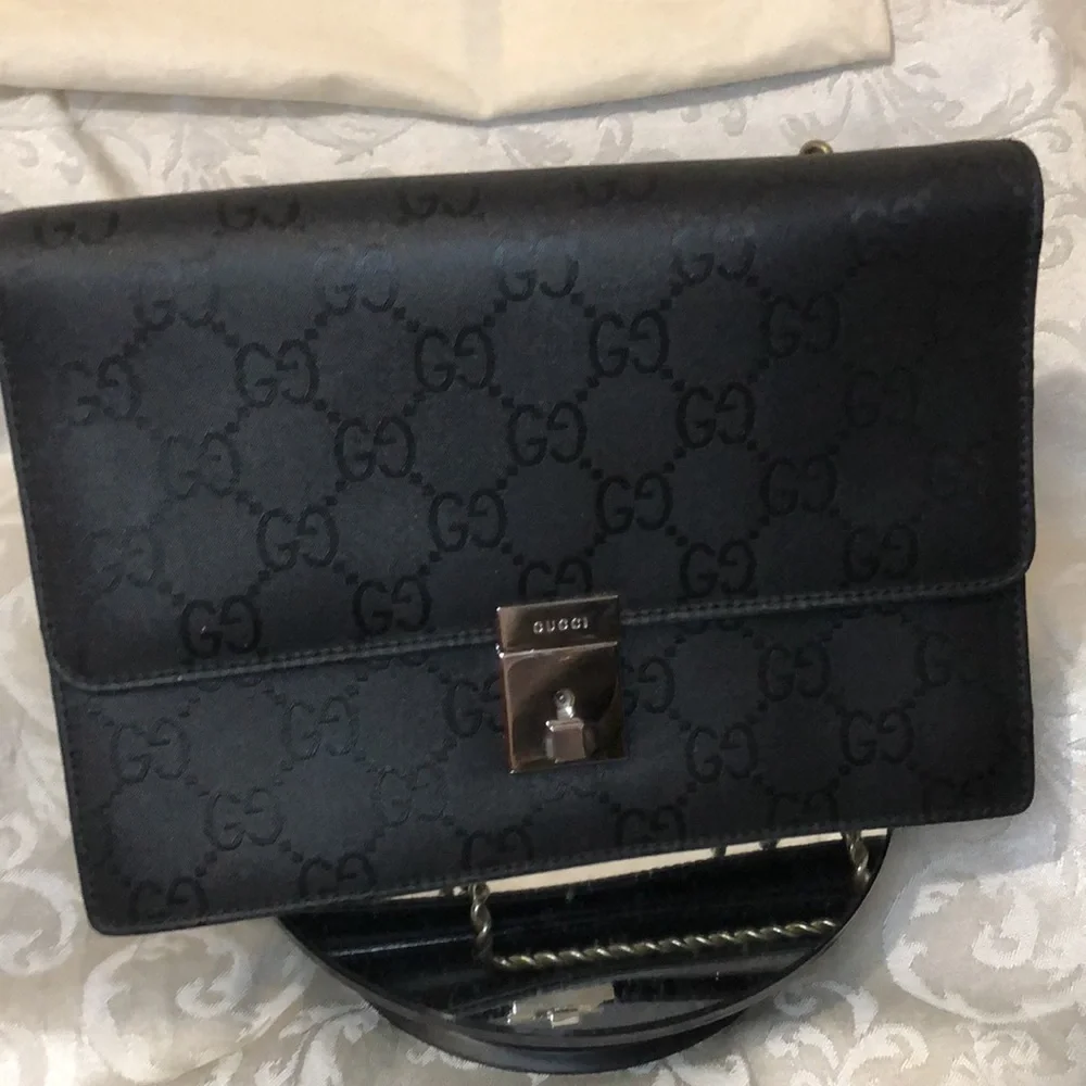 Gucci Guccissima GG  with retractable hand strap.  One owner.  Giftable - Picture 7 of 13